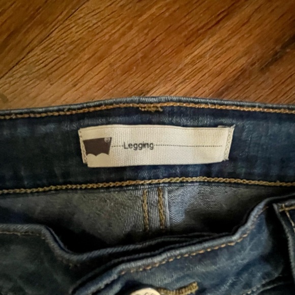 Womens Levi’s jeans - Picture 3 of 5